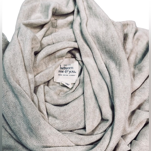 Between Me & You - Oversized Cowl Neck Sweater - S - Picture 6 of 16